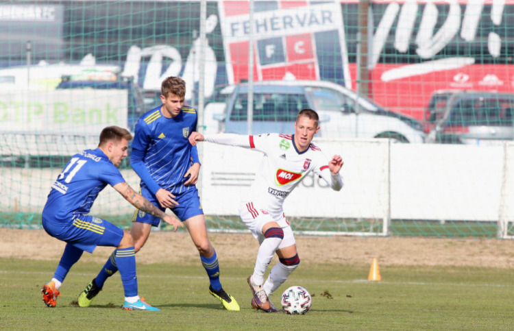 A MOL Fehérvár és a Paks is öt gólt szerezve jutott tovább a kupában