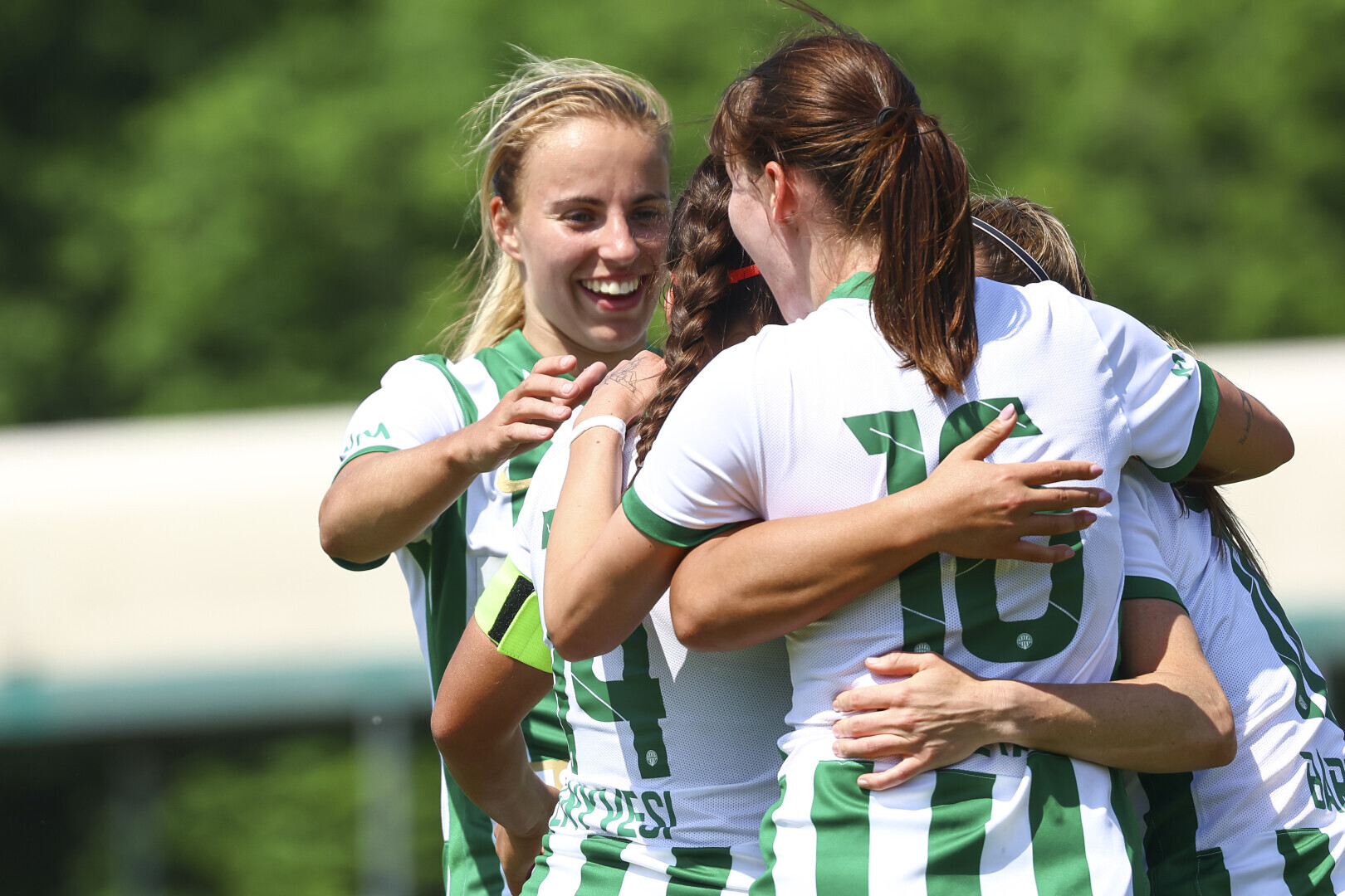 Zöld-fehér csapatok döntőznek a Simple Női Ligában