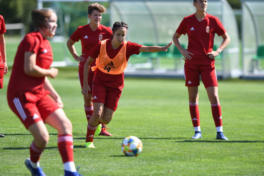 Sikerre hajtanak az Eb-selejtezőben és az érettségin is