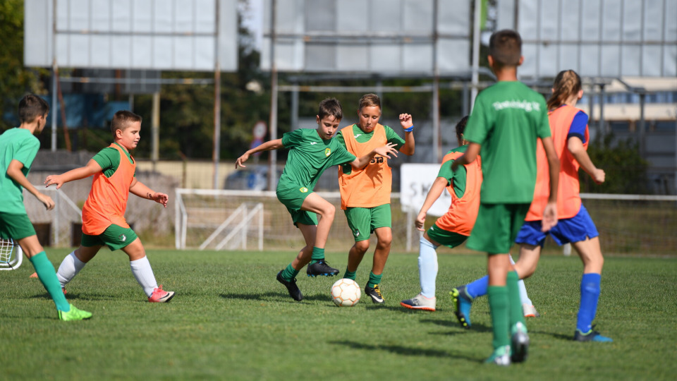 „Rúgj labdába” az iskolában is!