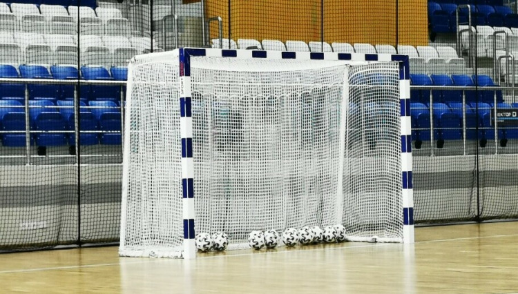 Szoros meccseket hozott a futsalnyitány