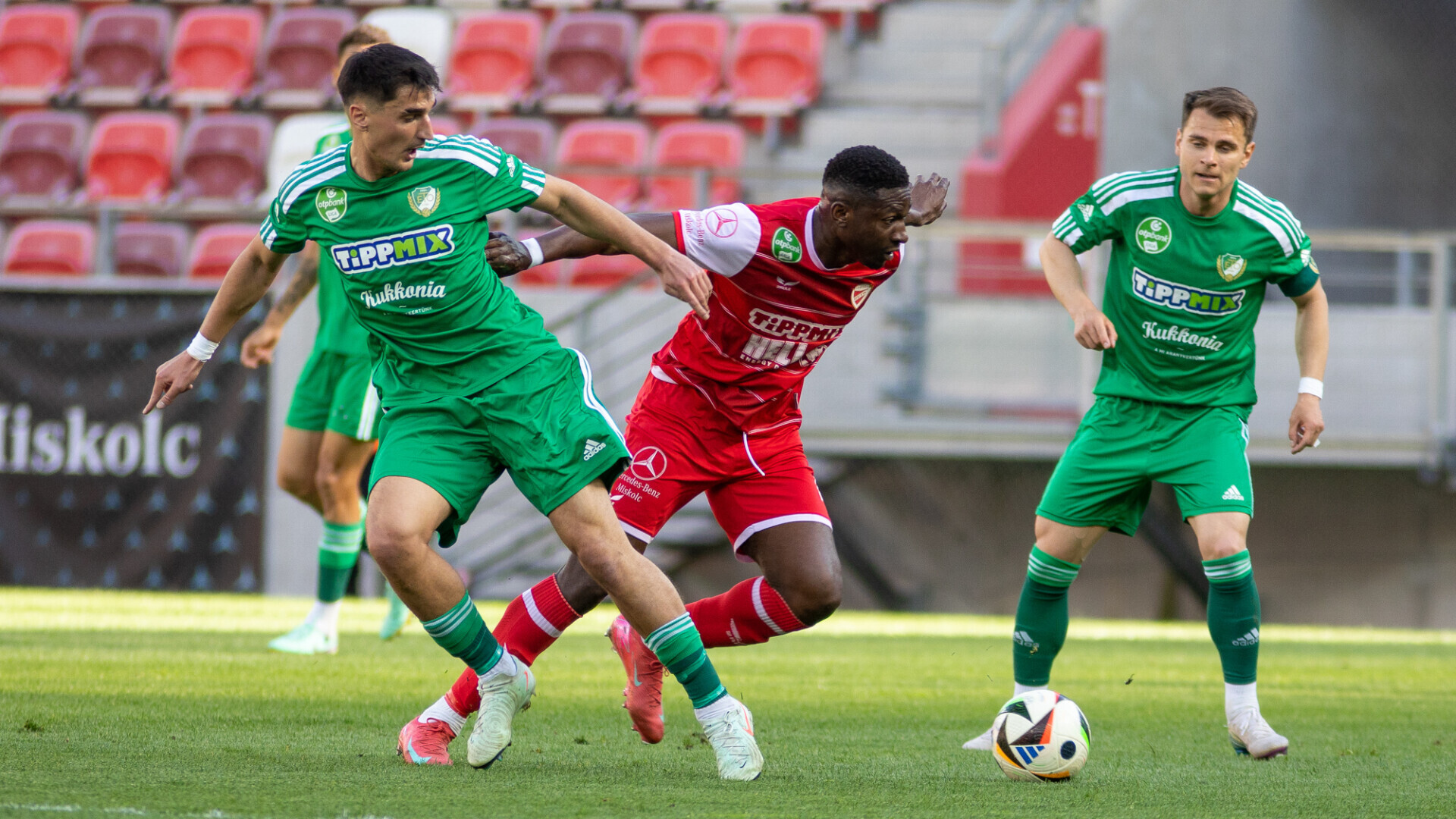 Döntetlen a dobogósok derbijén, négyet lőtt az ETO és a DVSC