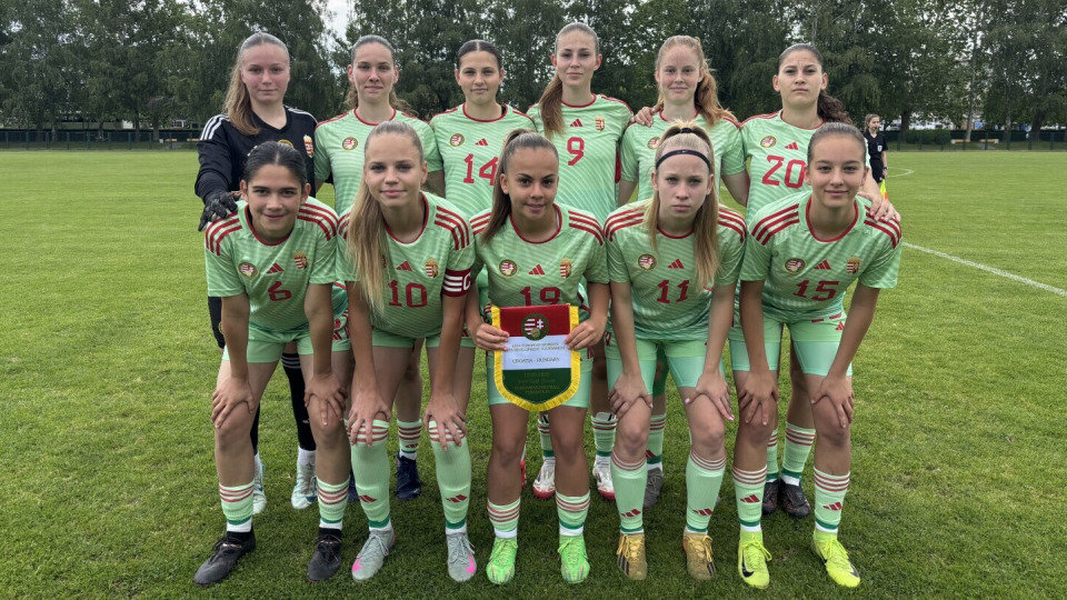 Női U16: ezüstérem a négycsapatos tornán