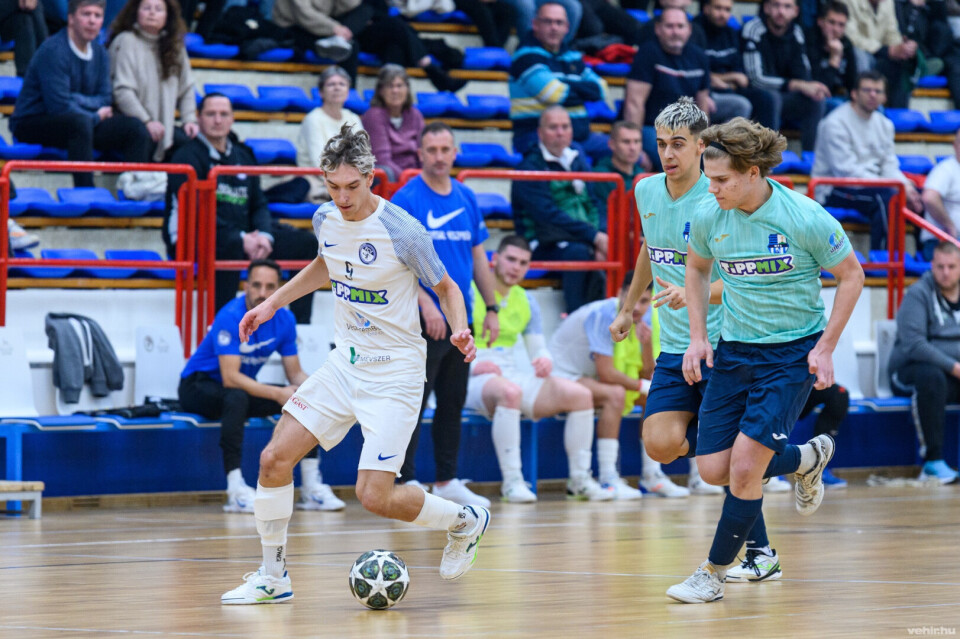 Folytatta győzelmi sorozatát a listavezető