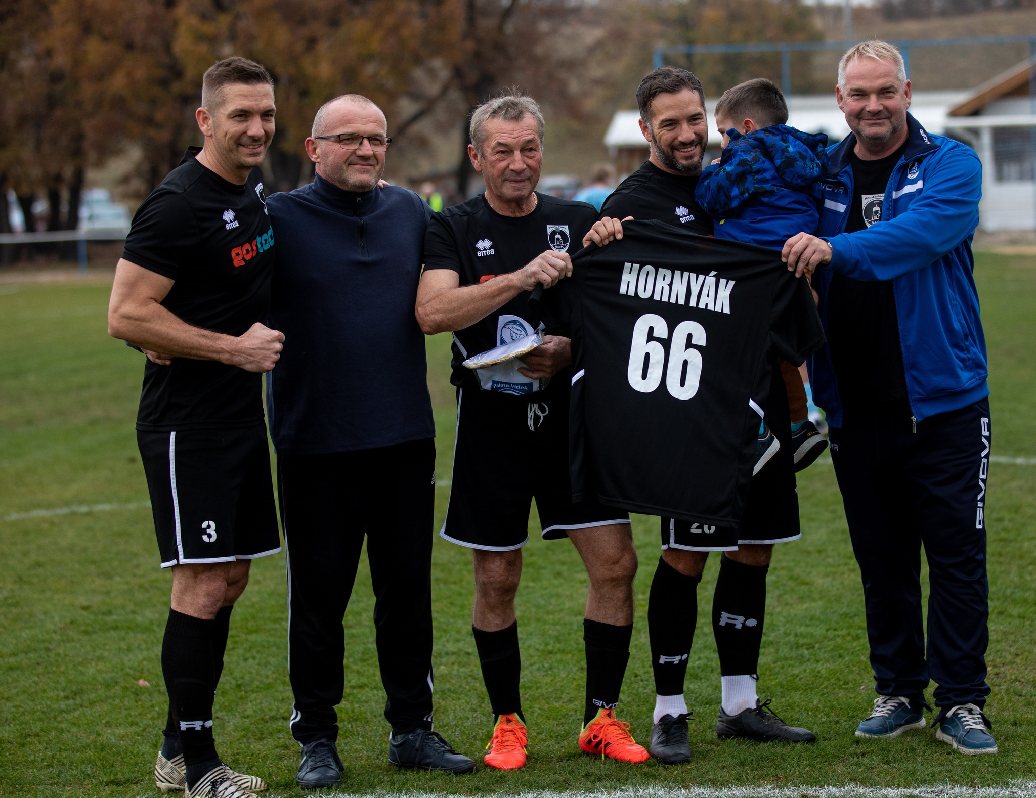 Tovább menetel a Badacsonytomaj, különleges családi pillanat Öskün