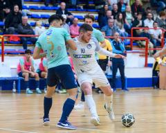 Az Aramishoz látogat a listavezető