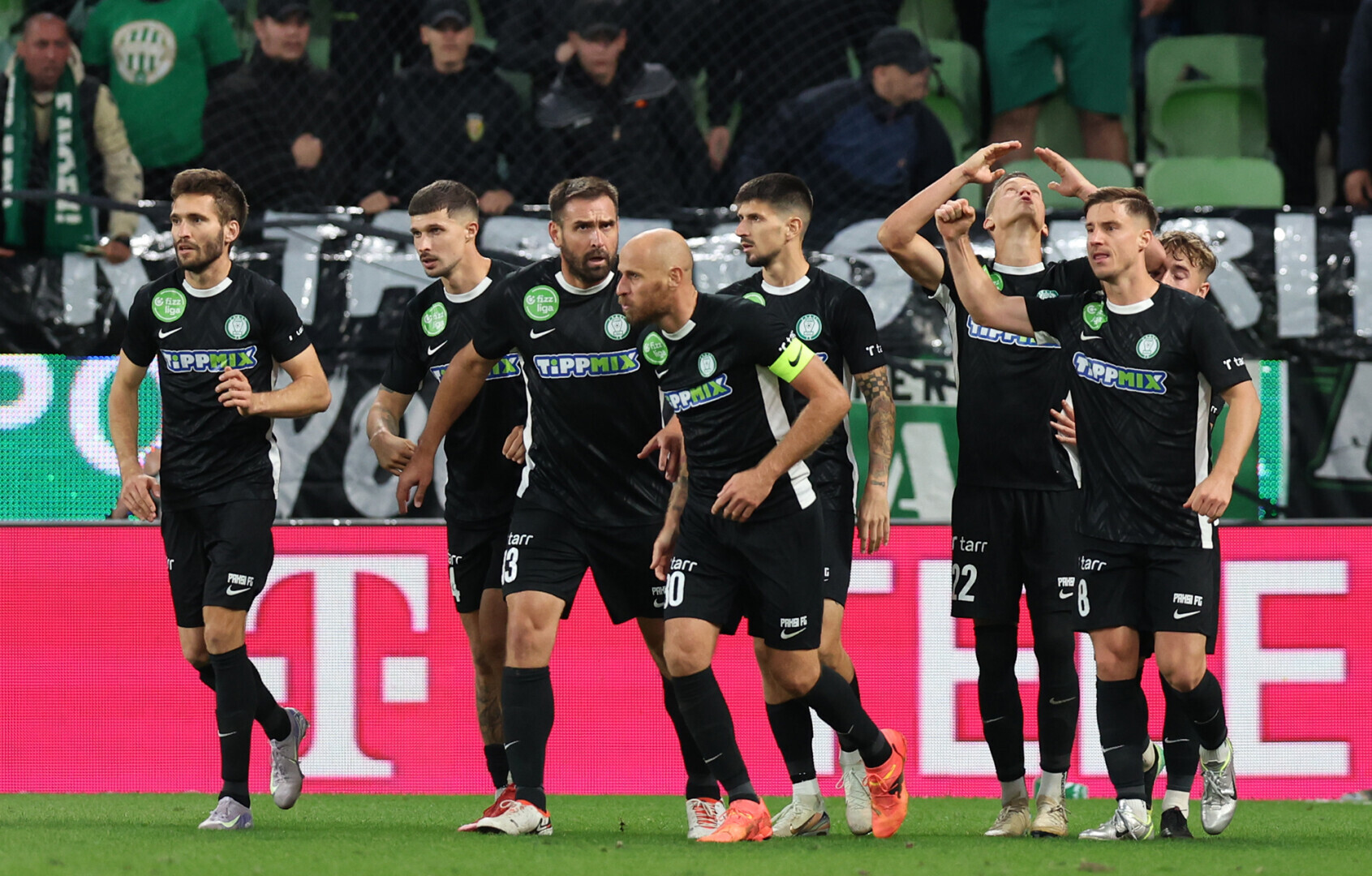 Az idei utolsó forduló előtt négy csapat pályázik az őszi elsőségre