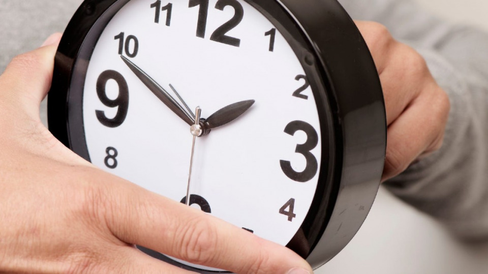 Vasárnap kezdődik a nyári időszámítás