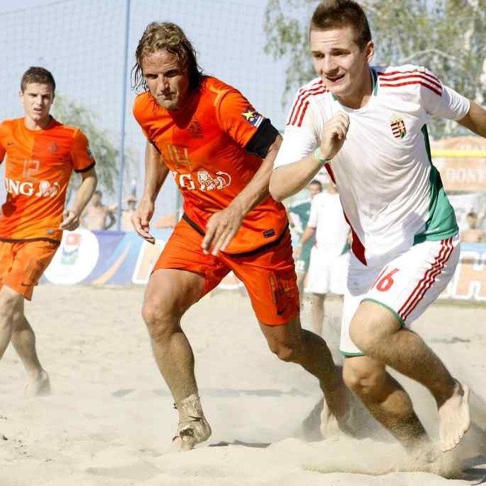 Holland-veréssel kezdtek Siófokon a strandfocisták